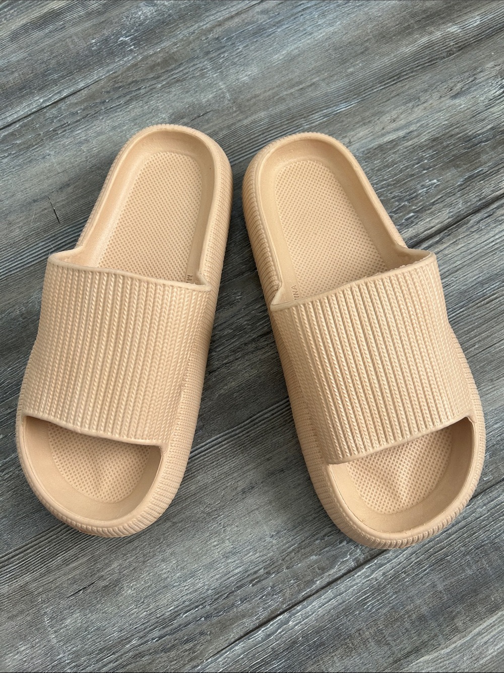 Women’s Slide Sandals in Neutral Beige